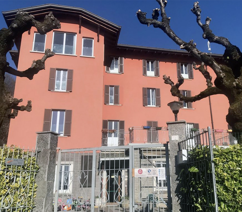 Donazione alla Casa dei Tigli di Brunate Donazione alla Casa dei Tigli di Brunate
